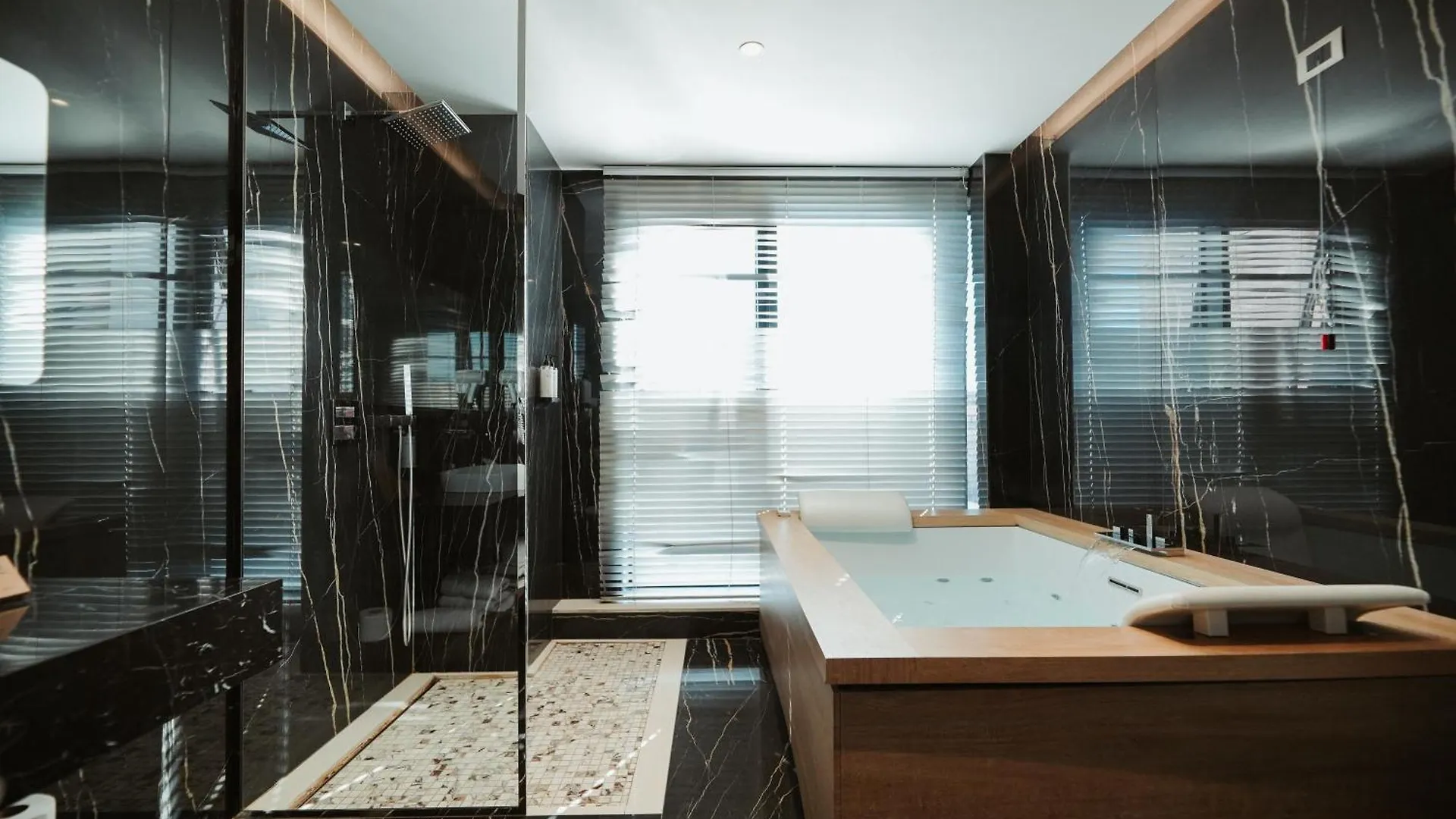 Marinaj Hotel & Spa Tirana 4*,